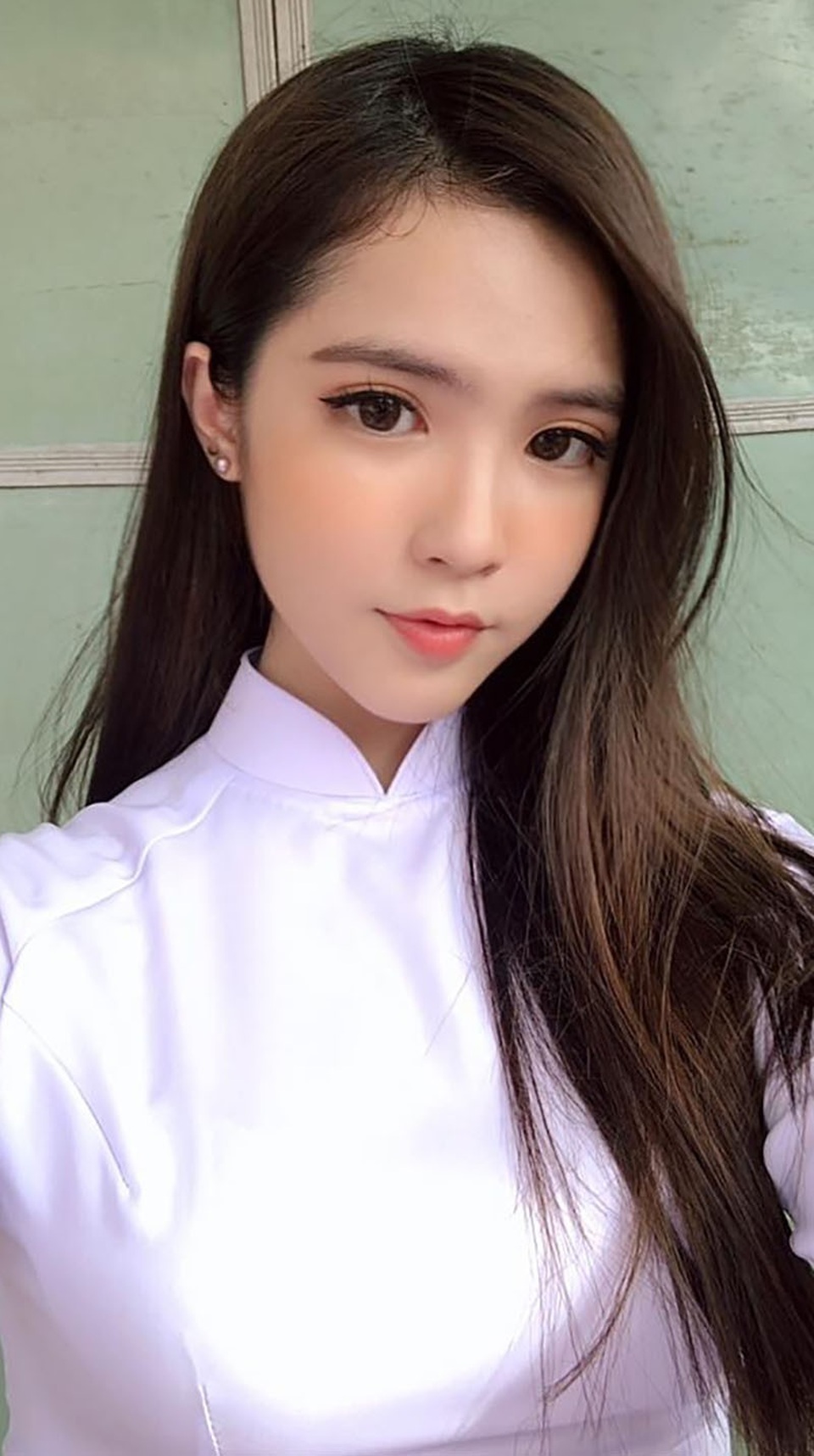 Gặp lại nữ sinh lai Việt - Trung bất ngờ nổi tiếng khi đi cổ vũ U23 Việt Nam - 2 Gặp lại nữ sinh lai Việt - Trung bất ngờ nổi tiếng khi đi cổ vũ U23 Việt Nam - 2