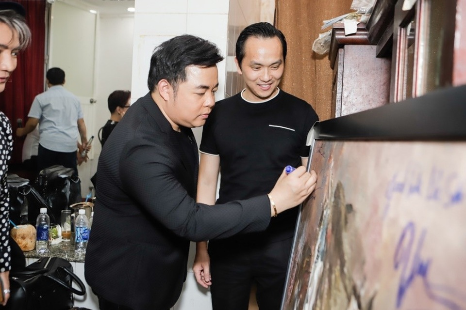 Doanh nhân Nguyễn Mạnh Hà ủng hộ Mai Phương 200 triệu - 4 Doanh nhân Nguyễn Mạnh Hà ủng hộ Mai Phương 200 triệu - 4