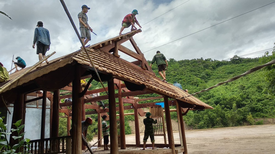 Di dời khẩn cấp 200 hộ dân, nhiều xã bị cô lập chưa thể tiếp cận - 9 Di dời khẩn cấp 200 hộ dân, nhiều xã bị cô lập chưa thể tiếp cận - 9