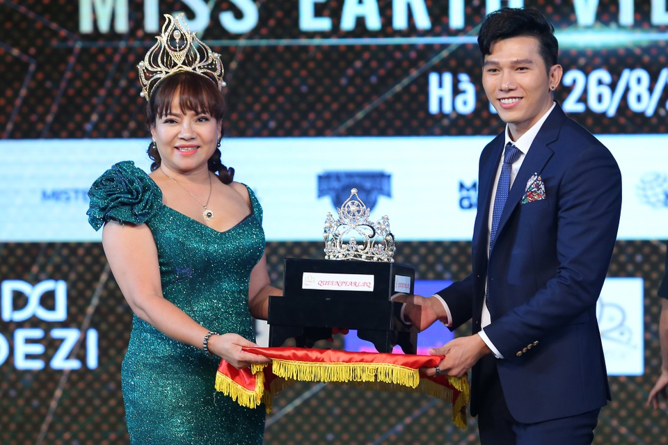 “Ngôi sao danh vọng” bước đầu tìm được những gương mặt sáng giá - 5 Vương miện Hoa hậu Trái đất Việt Nam trị giá 1,8 tỷ đồng