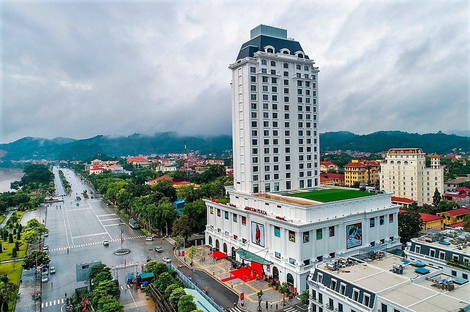 Vincom ghi dấu ấn mới tại Lạng Sơn và Bắc Ninh dịp Quốc khánh - 1
Vincom Plaza Lạng Sơn có vị trí tuyệt đẹp, nổi bật trong tổng thể kiến trúc đô thị của thành phố Lạng Sơn