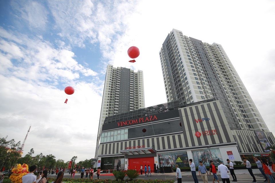 Vincom ghi dấu ấn mới tại Lạng Sơn và Bắc Ninh dịp Quốc khánh - 2
Vincom Plaza Lý Thái Tổ nằm ở khối đế 3 tầng của tòa tháp đôi Vinhomes cao nhất Bắc Ninh.