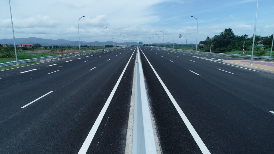Ngắm cầu 7.000 tỉ và cao tốc Hạ Long - Hải Phòng trước ngày thông xe - 1 Hệ thống đường đã thông suốt