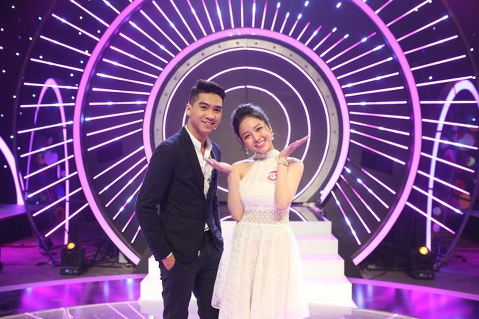 Tên tuổi của cô càng hot khi tham gia gameshow Mảnh ghép tình yêu sau đó. Màn đối đáp lãng mạn giữa Trâm Anh và hot livestreamer (bình luận viên game online) - Pew Pew (tên thật là Hoàng Văn Khoa) khiến nhiều người thích thú. Không ít người tò mò về mối quan hệ ở ngoài đời thực của cặp đôi. Cả hai đều thổ lộ, họ vẫn giữ liên lạc nhưng chưa hẹn hò bởi khoảng cách về địa lý và khác biệt về tính cách. (Ảnh: NVCC)