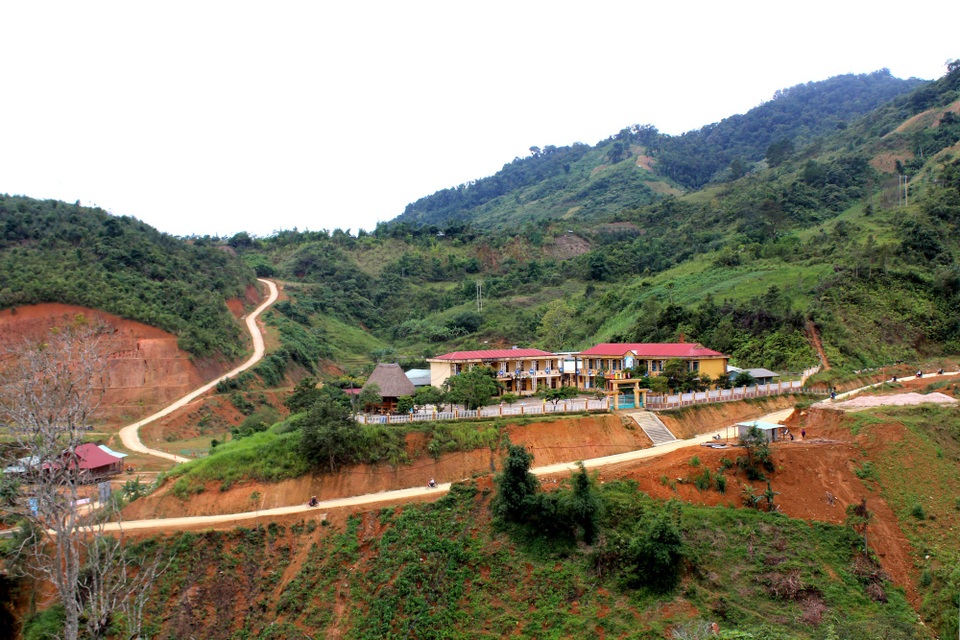 Vùng cao Quảng Nam sẵn sàng cho năm học mới - 1 Trường học ở vùng cao Tây Giang