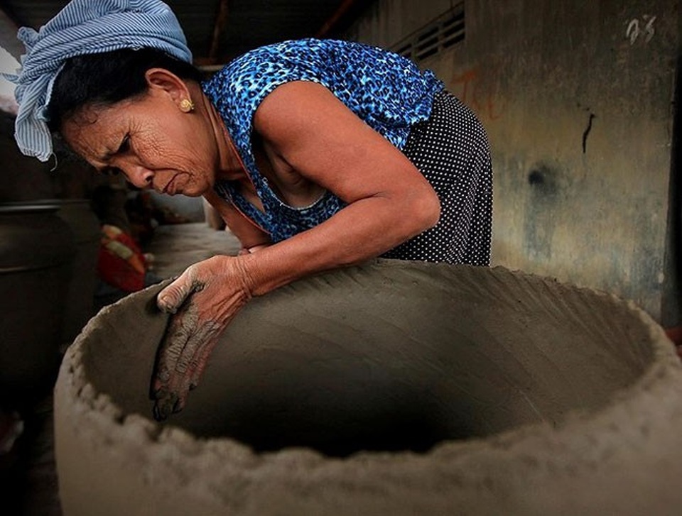 Hơn 50 năm nay, nghệ nhân Đàng Thị Phan làng gốm Bàu Trúc, thị trấn Phước Dân, Ninh Phước, Ninh Thuận, vẫn theo nghề truyền thống. Năm 2006, bà sang Malaysia, Ấn Độ, Nhật Bản… thi tay nghề và đoạt giải nhất. Bà khiến Ban giám khảo và du khách phục tài vì gốm được làm bằng tay và hoa văn tạo từ mẩu lược gãy.