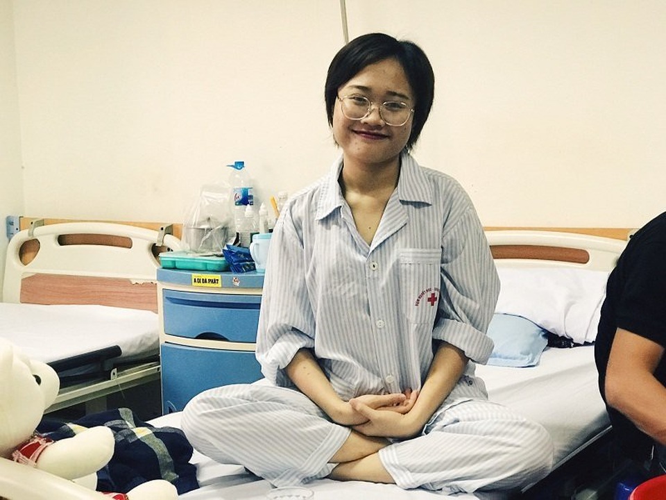 Nữ sinh Ngoại thương mắc ung thư thức tỉnh người trẻ: ‘Hãy rời xa điện thoại’ - 2 Vân Anh những ngày mới nhập viện