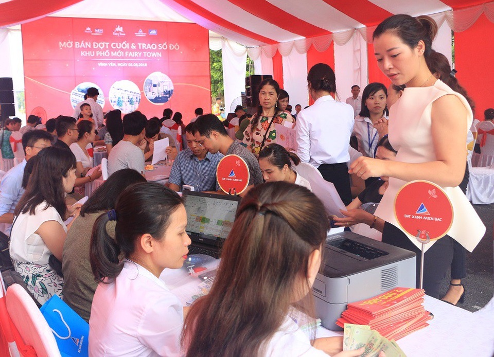 Ưu đãi hấp dẫn, Fairy Town nhộn nhịp giao dịch trong tháng Ngâu - 1 Đông đảo khách hàng quan tâm đặt mua nhà đất tại Fairy Town trong đợt mở bán cuối