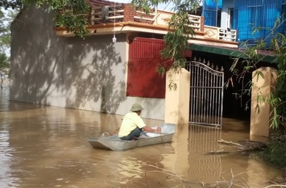 Hàng chục nghìn người dân sơ tán chạy lũ, 3 người mất tích - 15 Tại thành phố Thanh Hóa, hàng trăm gia đình đã phải sơ tán chạy lũ