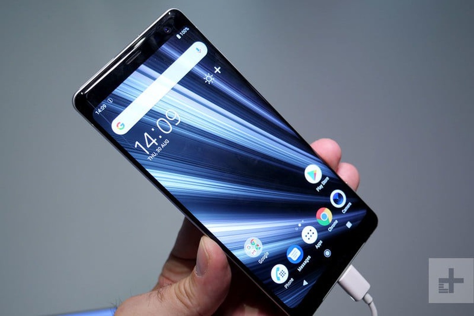 Sony trình làng Xperia XZ3 - Cấu hình mạnh, màn hình cong công nghệ OLED - 2 Sản phẩm có thiết kế với màn hình hơi bo cong