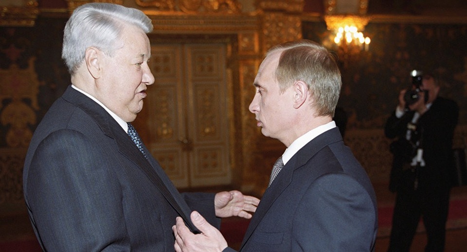 Ông Boris Yeltsin (trái) và ông Vladimir Putin. (Ảnh: RIA Novosti)