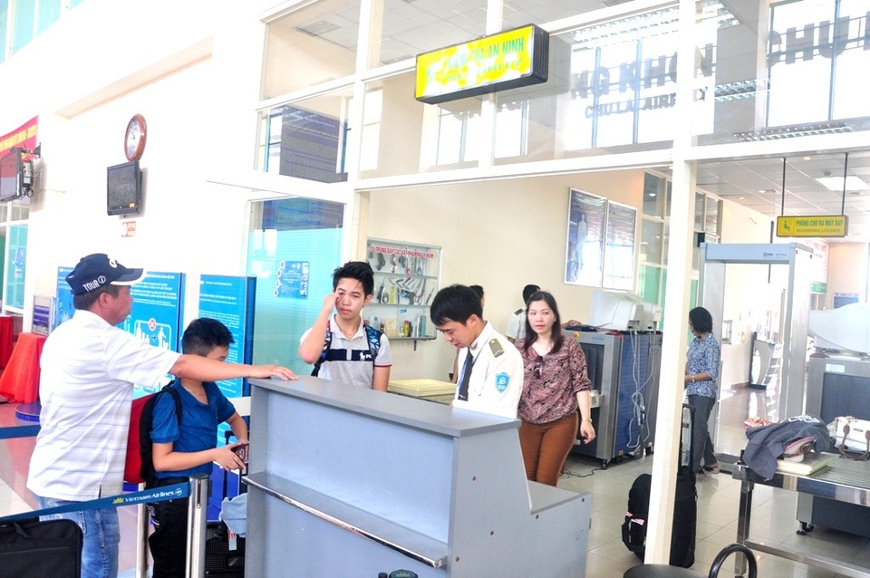 Bộ trưởng GTVT: Chỉ 8 trong số 21 sân bay đang làm ăn có lãi - 1 Hành khách làm thủ tục đi từ sân bay Chu Lai
