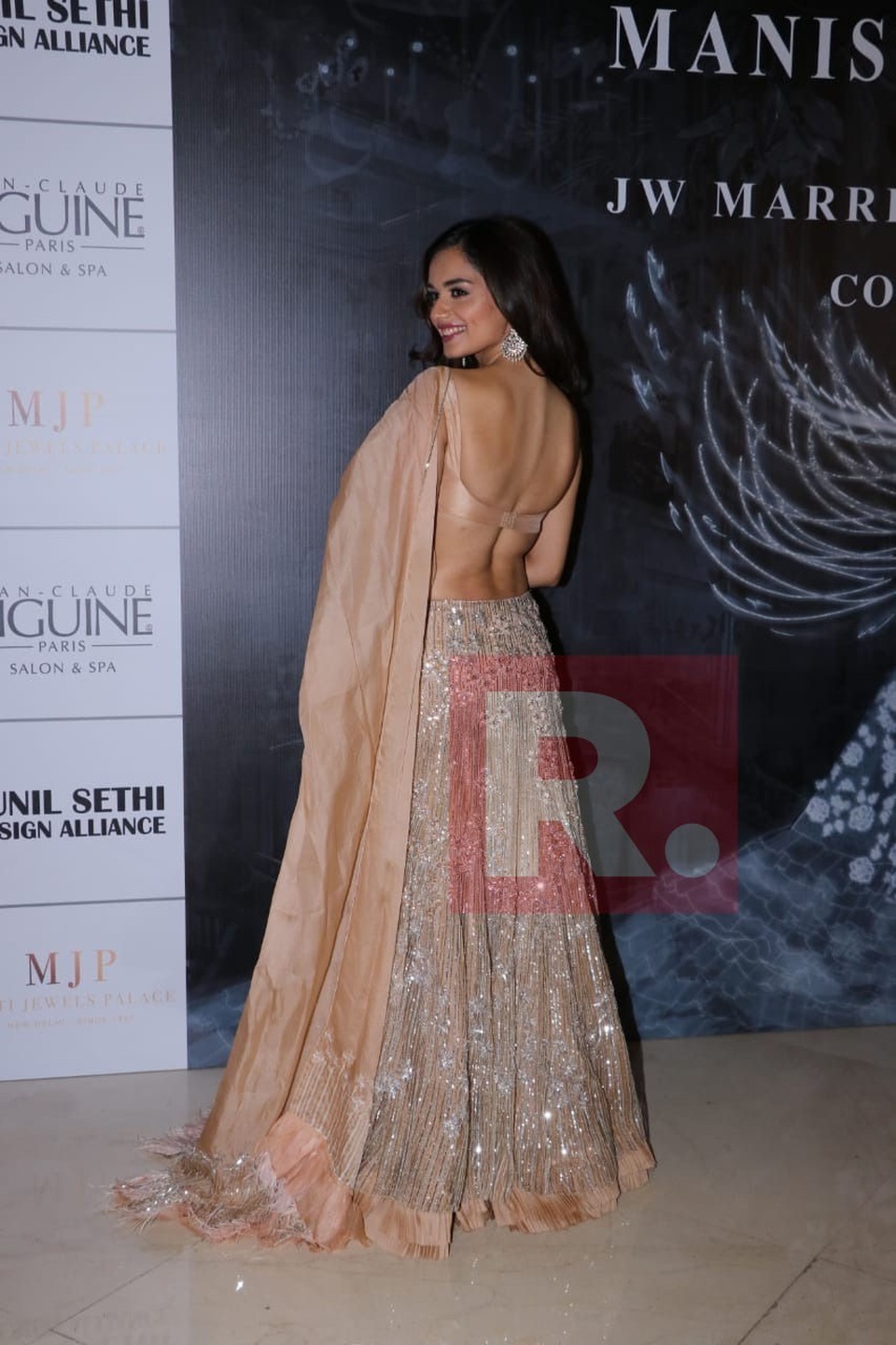 Sao Ấn Độ mặc hở bạo đi xem thời trang - 6
Hoa hậu thế giới Manushi Chillar