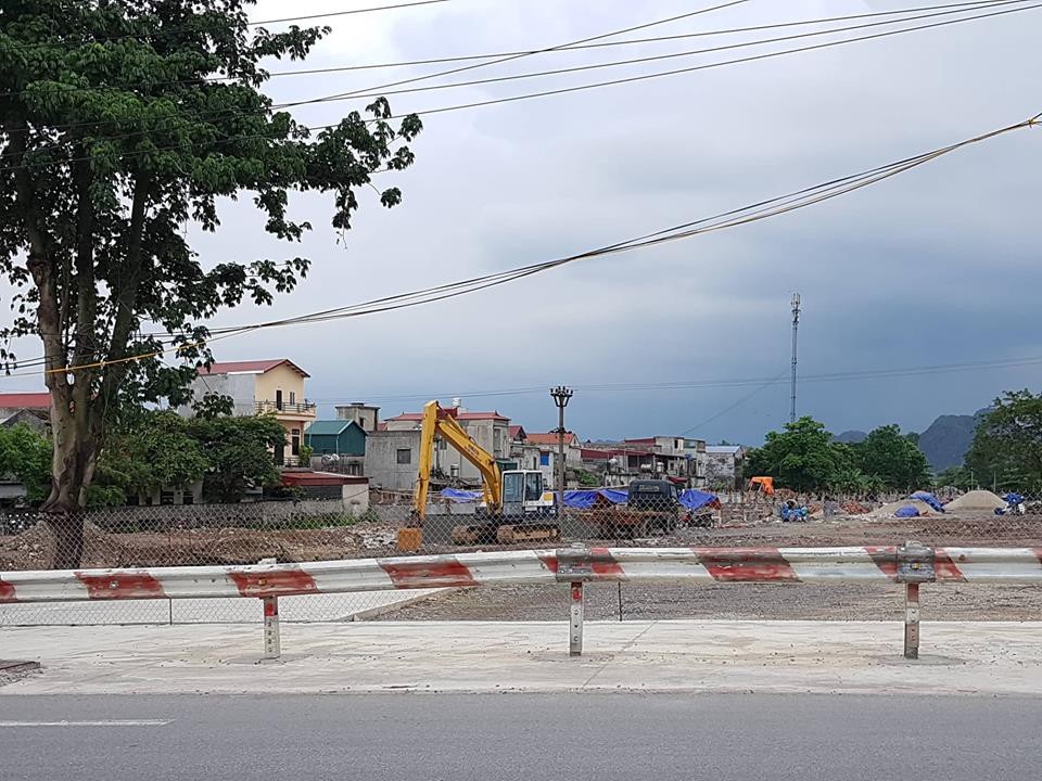 Cận cảnh “đại công trường” doanh nghiệp xây dựng trái phép, “tiện tay” lấn cả sông Vân! - 1 Công ty CP Bê tông thép xây dựng trái phép trên diện tích đất 4ha được UBND tỉnh Ninh Bình cấp tại phường Ninh Phong, TP.Ninh Bình.