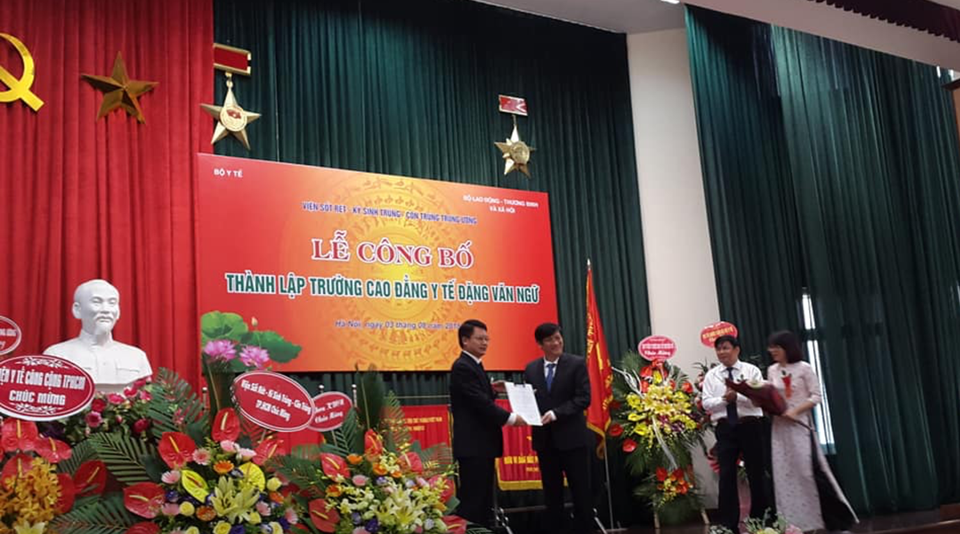 Lễ công bố quyết định thành lập Trường Cao đẳng Y tế Đặng Văn Ngữ - 1 Buổi lễ công bố quyết định thành lập Trường Cao đẳng Y tế Đặng Văn Ngữ diễn ra ngày 3/8 tại Hà Nội.