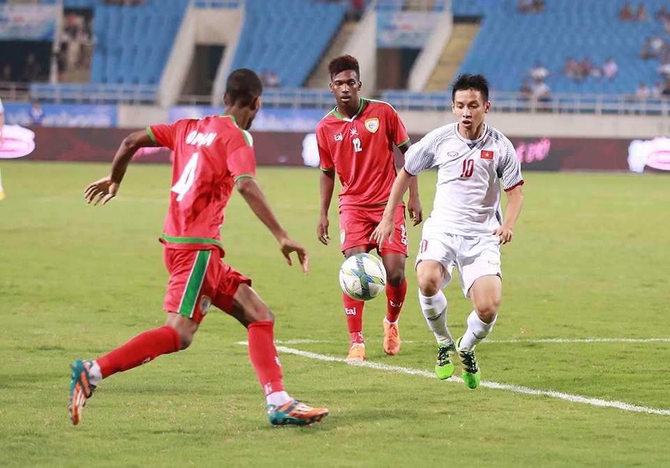 Olympic Việt Nam 1-0 Olympic Oman: Văn Hậu lập siêu phẩm - 11
Đỗ Hùng Dũng chơi đầy năng nổ ở giữa sân - Ảnh: An An