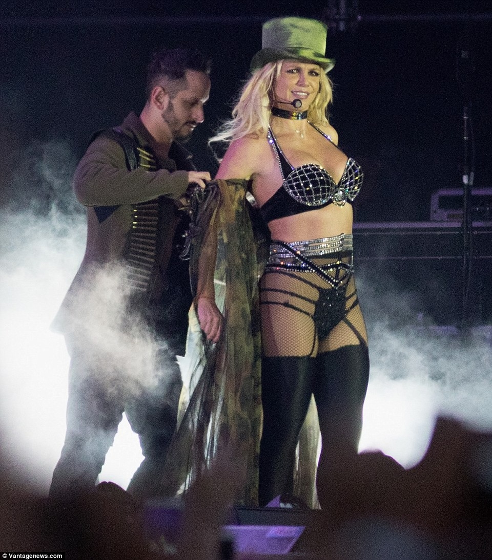 Britney Spears tái xuất bốc lửa - 3
Lần gần đây nhất Britney biểu diễn ở Anh cách đây đã 7 năm