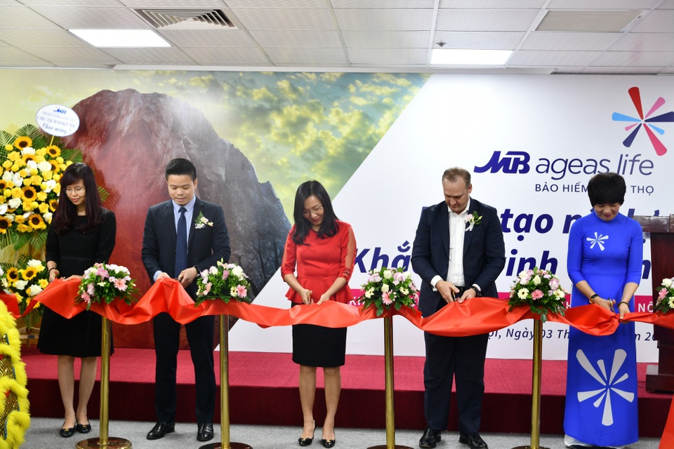 
Cắt băng khai trương Văn phòng đại lý khu vực Hà Nội của MB Ageas Life

