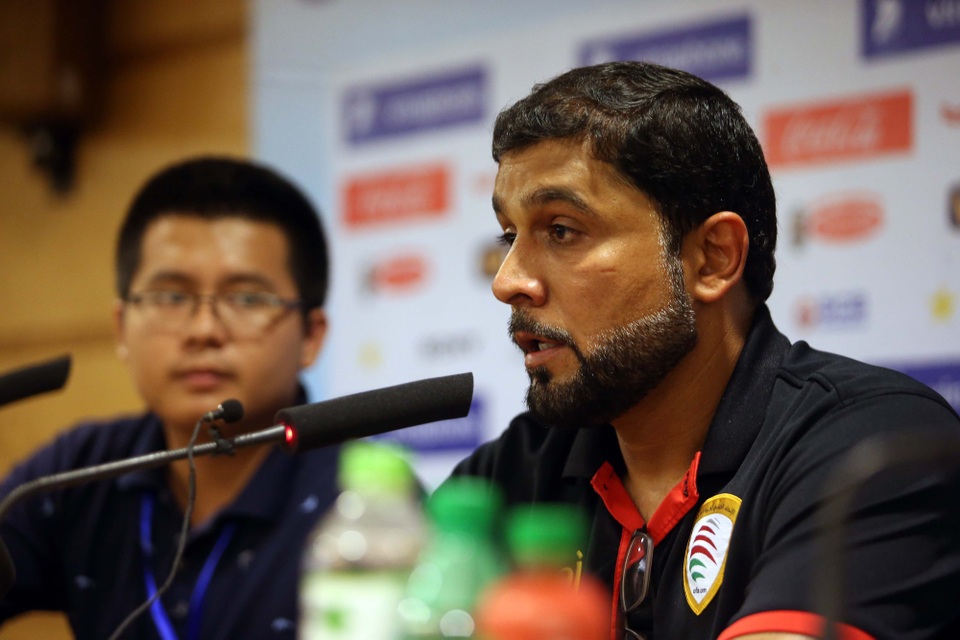 HLV Oman ngợi khen Văn Hậu và lứa cầu thủ Olympic Việt Nam - 1
HLV Hamed Al-Azani của Oman đánh giá cao màn trình diễn của Olympic Việt Nam - Ảnh: Gia Hưng