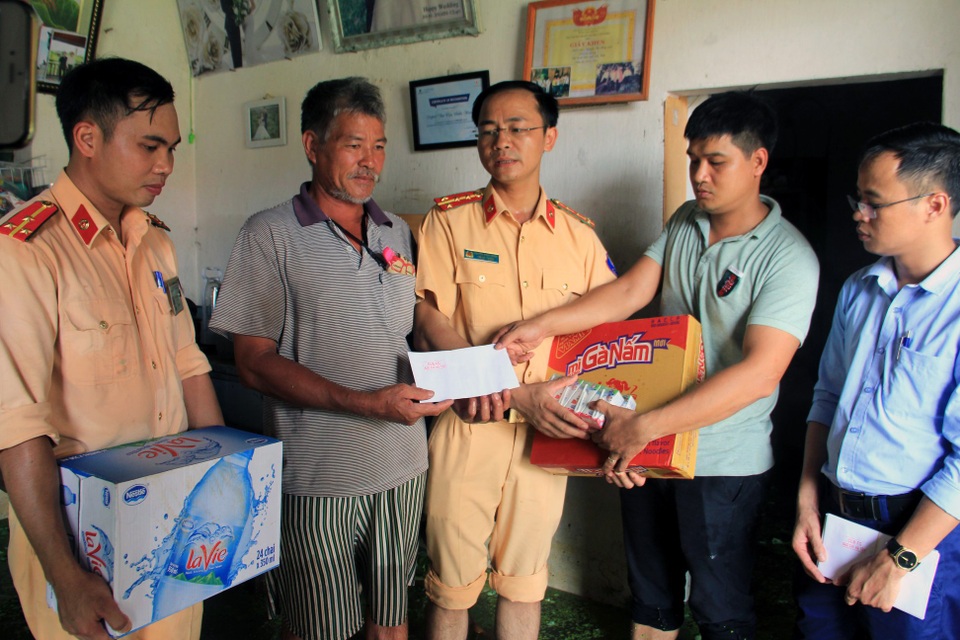 Hà Nội: Chung tay với người dân “rốn ngập” Chương Mỹ - 6 Hà Nội: Chung tay với người dân “rốn ngập” Chương Mỹ - 6