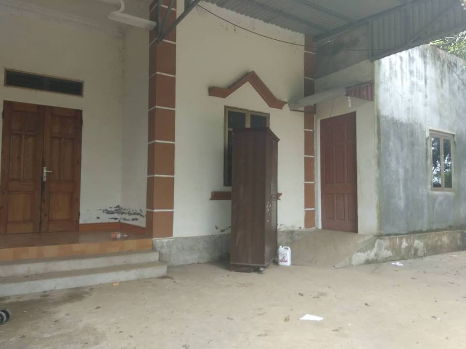 Một ngôi nhà đóng cửa sau khi sơ tán