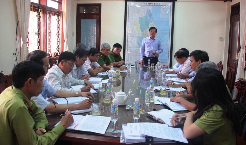 Kiểm điểm cán bộ, lãnh đạo để lâm tặc đốn hạ 23 cây dổi lâu năm - 1 Phó Chủ tịch UBND tỉnh Bình Định Trần Châu chỉ đạo các ngành chức năng khẩn trương truy tìm đối tượng phá rừng để xử lý theo quy định pháp luật.