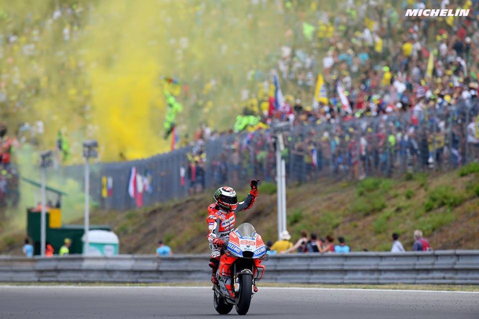Andrea Dovizioso thắng thuyết phục tại Brno, Séc - 7 Andrea Dovizioso thắng thuyết phục tại Brno, Séc - 7