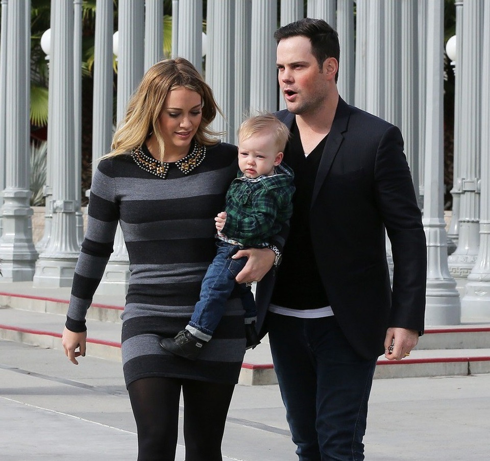 Sao trẻ có xu hướng “yêu nhanh, chốt gọn” - 6 Nữ ca sĩ Hilary Duff (22 tuổi) và cầu thủ Mike Comrie