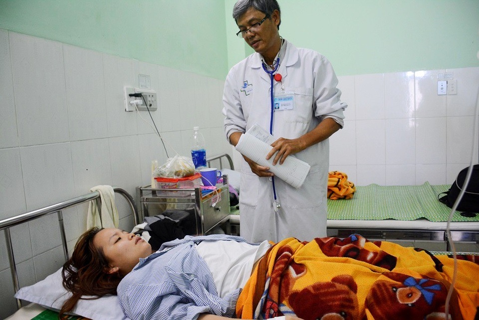 Cô giáo bị phụ huynh đánh thủng màng nhĩ yêu cầu giám định lại - 1 Cô Nguyễn Thị Xuân Mai lúc đang điều trị tại bệnh viện