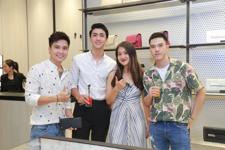 Pedro gây bão ở Hà Nội khi khai trương cửa hàng thứ 12 tại Vincom Mega Mall - 1 Pedro gây bão ở Hà Nội khi khai trương cửa hàng thứ 12 tại Vincom Mega Mall - 1