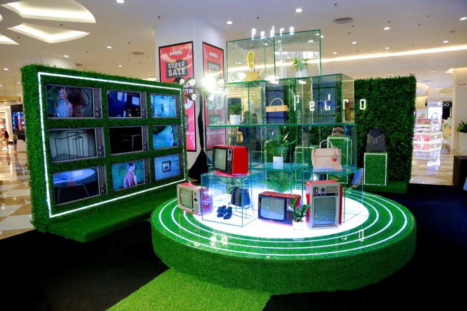 Pedro gây bão ở Hà Nội khi khai trương cửa hàng thứ 12 tại Vincom Mega Mall - 5 Pedro gây bão ở Hà Nội khi khai trương cửa hàng thứ 12 tại Vincom Mega Mall - 5