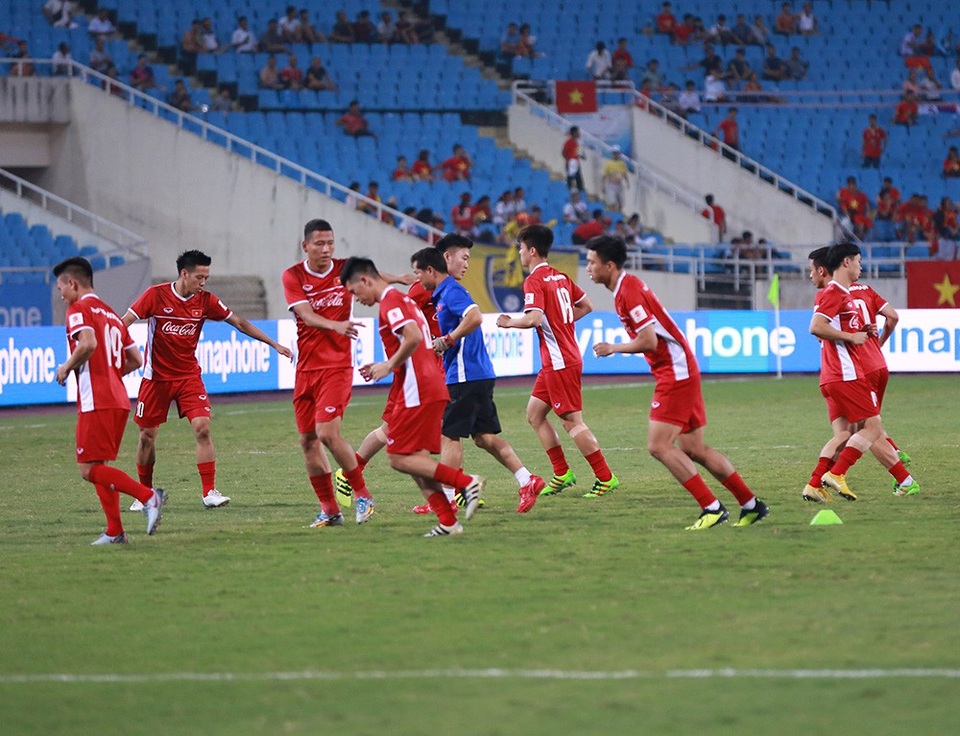 Olympic Việt Nam 1-1 Olympic Uzbekistan: Văn Đức tỏa sáng - 11
Cầu thủ Olympic Việt Nam khởi động trước trận đấu - Ảnh: An An