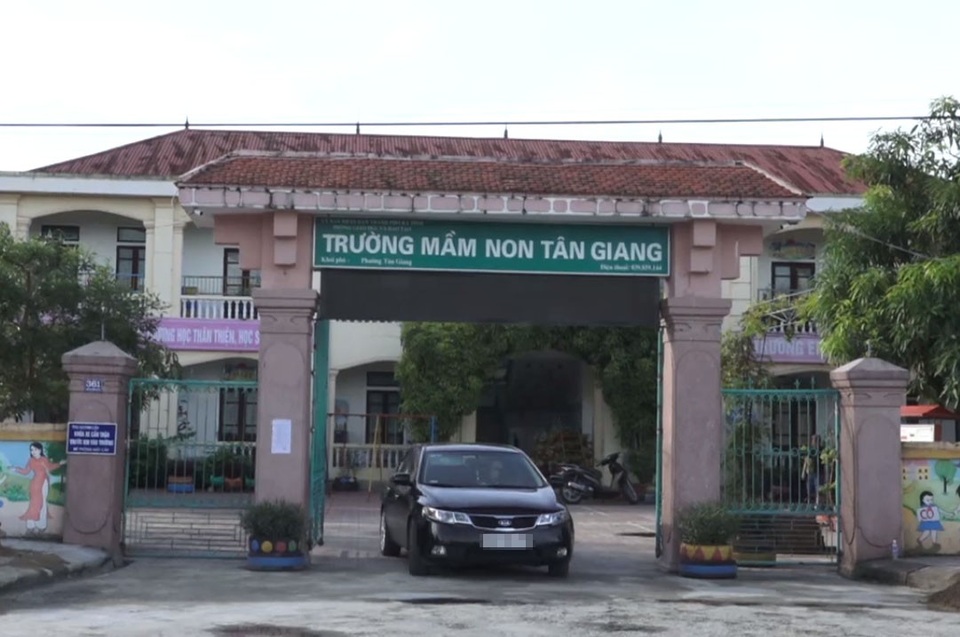 Hà Tĩnh: Phụ huynh “thấp thỏm” mong con trúng tuyển... mầm non - 2 Trường mầm non Tân Giang trở thành điểm nóng trong công tác tuyển sinh.
