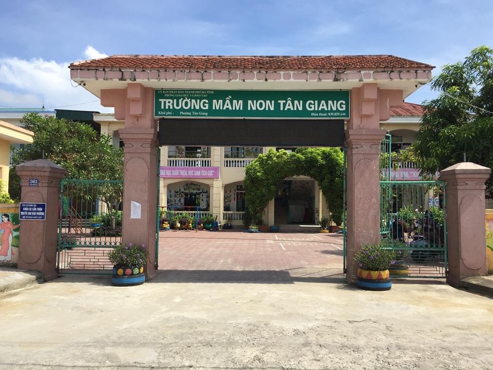 Phụ huynh đồng loạt bỏ về phản đối chuyện bốc thăm chọn trường - 1 Hiện Trường Mầm non Tân Giang vẫn chưa thể tuyển sinh cho năm học mới