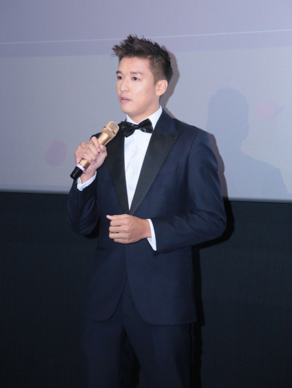 Chia sẻ về việc trở thành tâm điểm để các cô gái có cơ hội theo đuổi, Quốc Trung cho biết: Tôi cảm thấy vô cùng hạnh phúc khi được lựa chọn là Anh chàng độc thân đầu tiên. Trước đây, tôi chưa bao giờ nghĩ sẽ tìm kiếm người yêu qua một chương trình truyền hình nhưng khi tham gia tôi đã có những trải nghiệm thú vị và đã tìm được những cảm xúc mà trước đó tôi chưa bao giờ. Tôi xin chân thành cảm ơn chương trình đã cho tôi những kỉ niệm chắc chắn sẽ không bao giờ quên trong cuộc đời mình”.