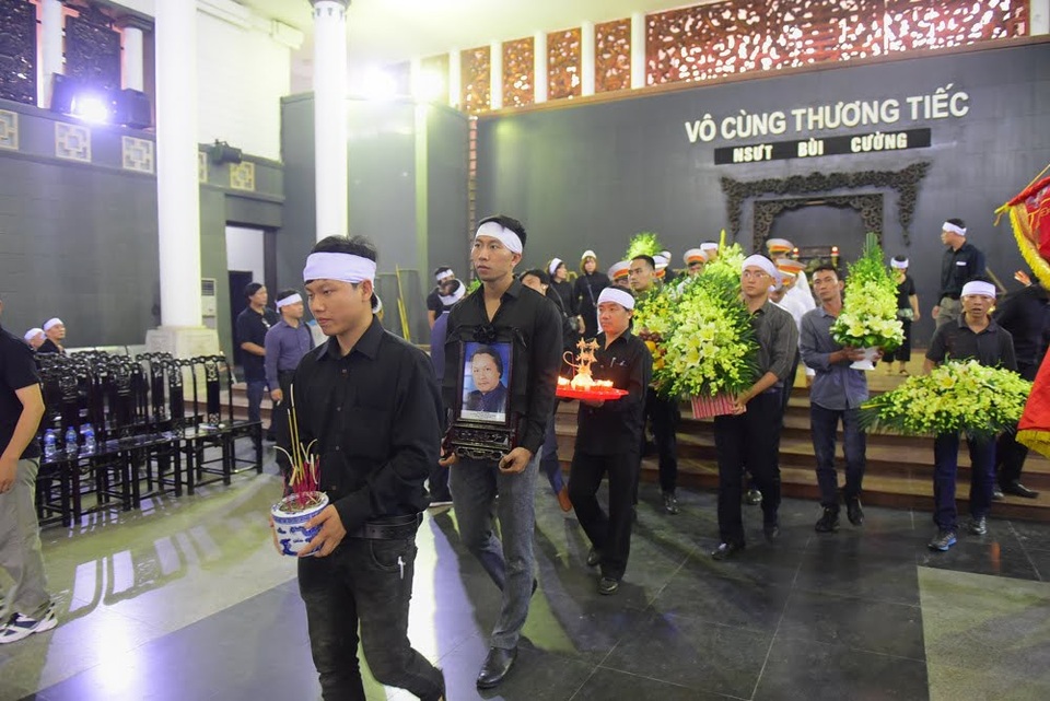 Vợ NSƯT Bùi Cường phải cấp cứu, vắng mặt trong tang lễ của chồng - 8 NSƯT Bùi Cường sẽ được an táng tại quê nhà Thường Tín, Hà Nội.