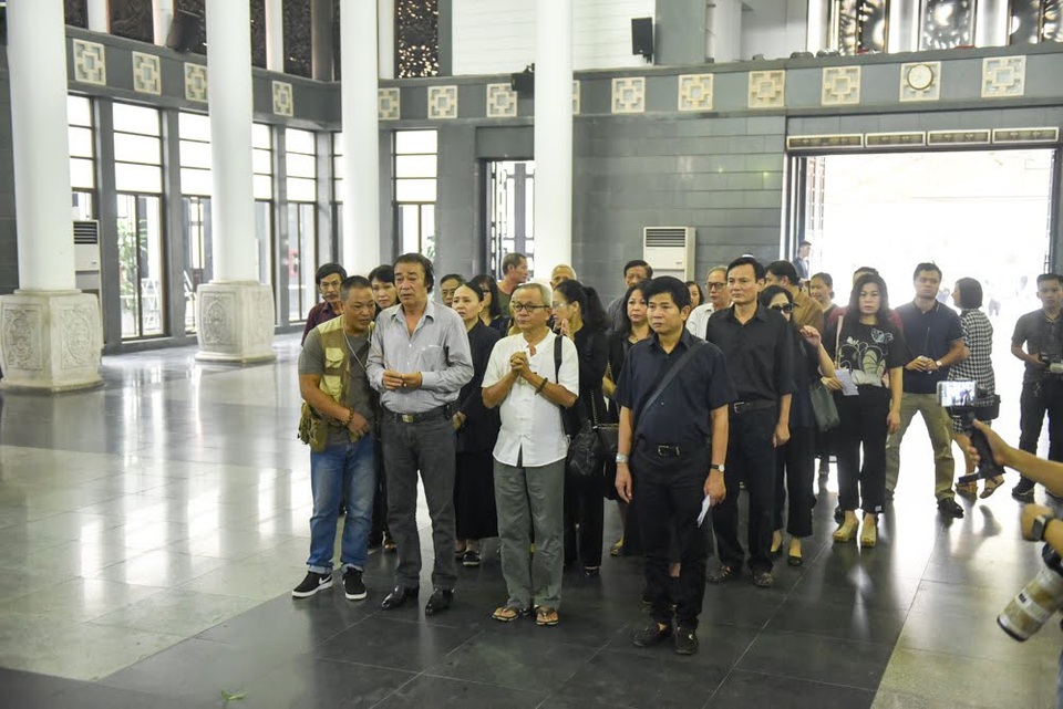 Nghệ sĩ Đức Lưu khóc nức nở bên linh cữu NSƯT Bùi Cường - 5 Nghệ sĩ Đức Lưu khóc nức nở bên linh cữu NSƯT Bùi Cường - 5