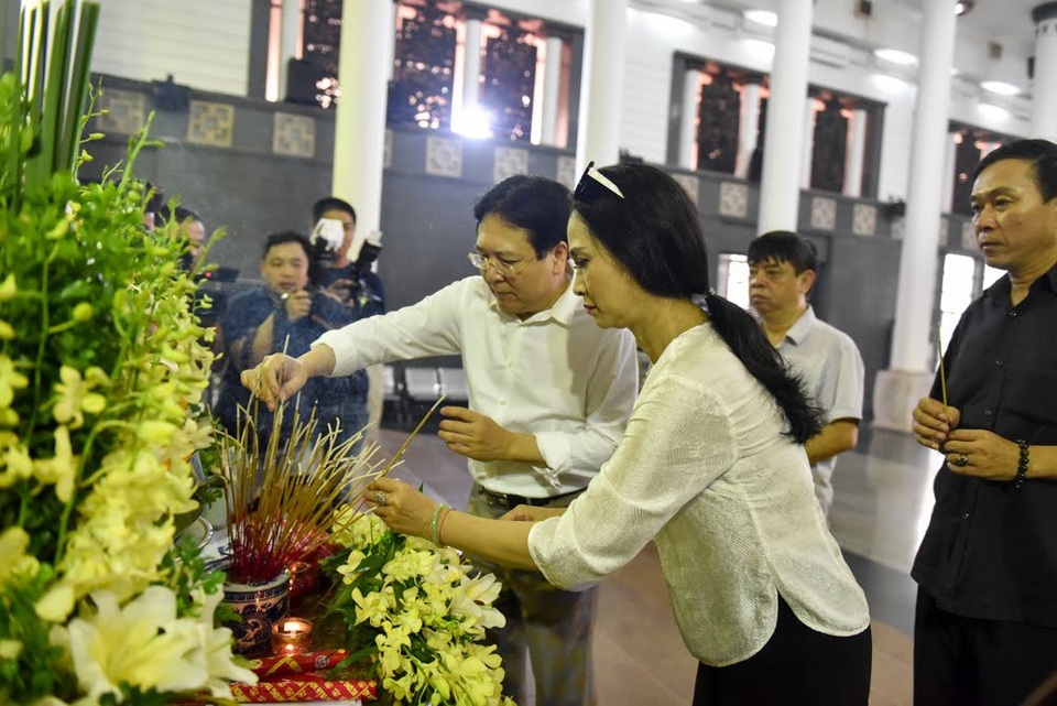 Vợ NSƯT Bùi Cường phải cấp cứu, vắng mặt trong tang lễ của chồng - 6 NSND Vương Duy Biên và vợ chồng nghệ sĩ Lan Hương - Đỗ Kỷ.