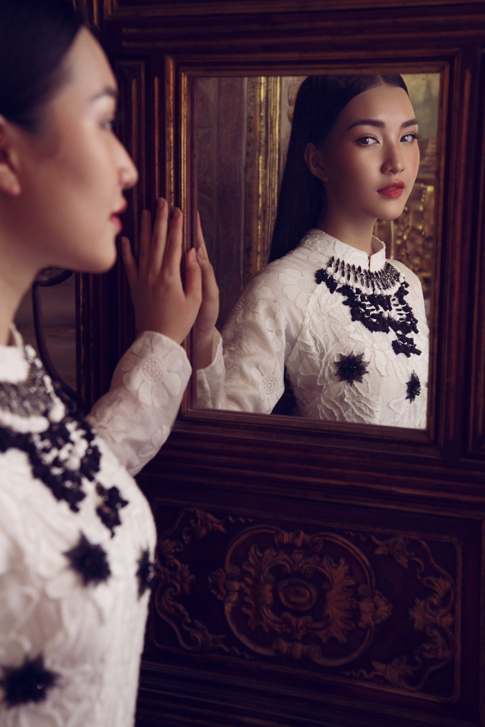 Người đẹp cho biết, áo dài là trang phục mà cô yêu thích nhất bởi nó mang đến cho cô sự tự tin, thoải mái.