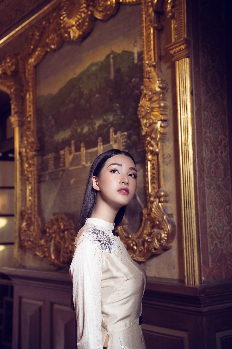 Nói về tình yêu dành cho áo dài của mình, Ngọc Trân tiết lộ phụ nữ Huế ai cũng có cho mình một chiếc dài trong tủ.