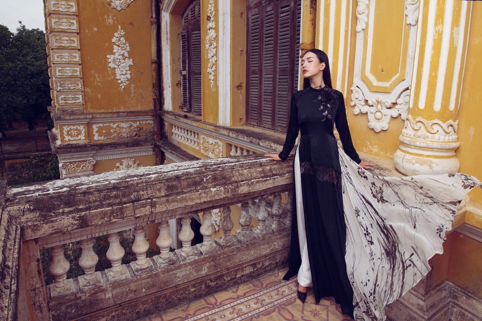 Nói về việc chuyển hướng sang lĩnh vực điện ảnh, nàng thơ xứ Huế tiết lộ cô đang cố gắng rèn luyện cũng như học các lớp diễn xuất để có nền tảng cho các dự án sắp tới.