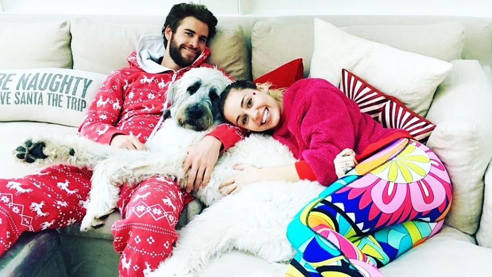 Miley Cyrus và Liam Hemsworth: Cứ yêu thôi, không cần cưới! - 5
Miley Cyrus cho biết, cô chọn ở bên người đàn ông khiến cô hạnh phúc và thay đổi theo chiều hướng tốt đẹp hơn.