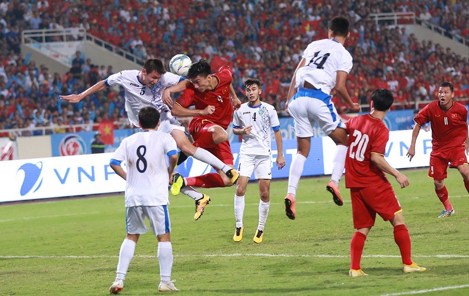 Kể cả tấn công bằng bóng bổng (ảnh: An An)