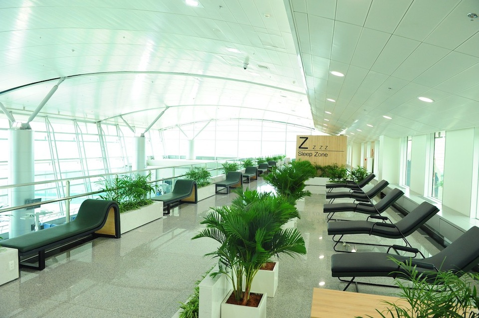 Khu ngủ chờ chuyến bay có không gian xanh mát, trong lành, nhiều cây xanh để hành khách ngả lưng thư giãn.