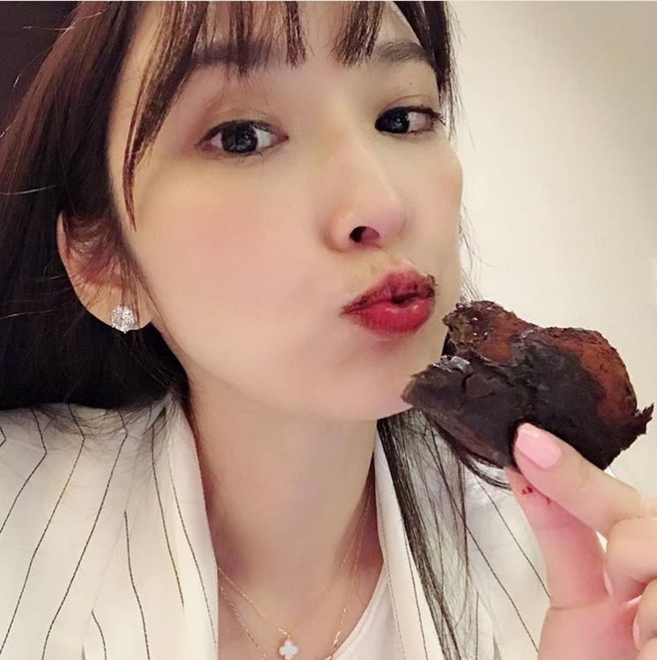 Cuộc sống nhung lụa của siêu mẫu Ngô Bội Từ bên chồng đại gia - 9
Ngôi sao 40 tuổi vẫn trẻ đẹp bất chấp thời gian.