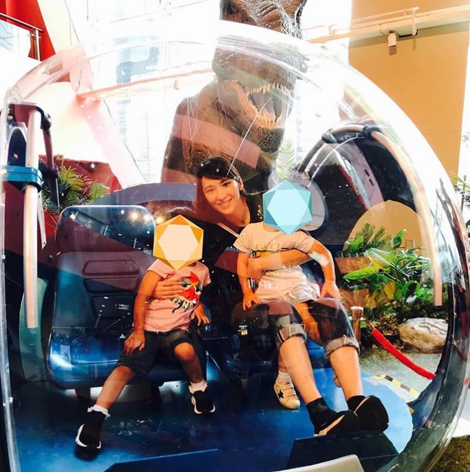 Cuộc sống nhung lụa của siêu mẫu Ngô Bội Từ bên chồng đại gia - 6
Ngô Bội Từ có hai con trai và một cô con gái với tỉ phú Kỳ Hiểu Ba.