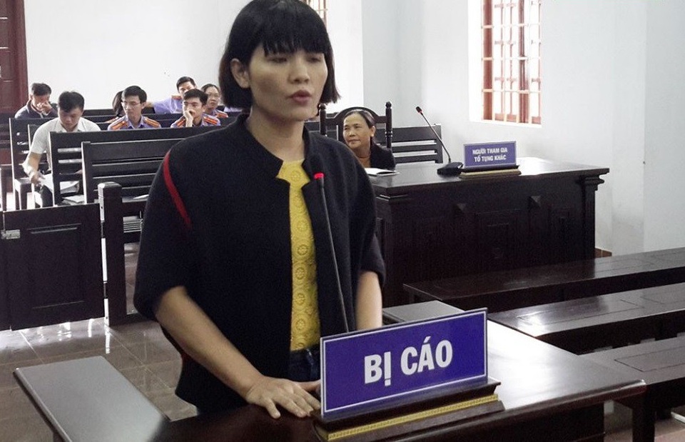 Lừa “chạy việc”, nữ cán bộ Sở GDĐT lãnh án 12 năm tù - 1 Bị cáo Nguyễn Thị Thanh Nga tại tòa sơ thẩm