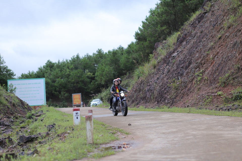 
Quang Đạo rất vui vì bộ ảnh được nhiều người chia sẻ. Dự định của cặp đôi uyên ương là sau khi cưới sẽ đi nghỉ tuần trăng mật ở Đà Lạt và cùng nhau thực hiện các chuyến đi khám phá, du lịch trên các cung đường đẹp của đất nước.
