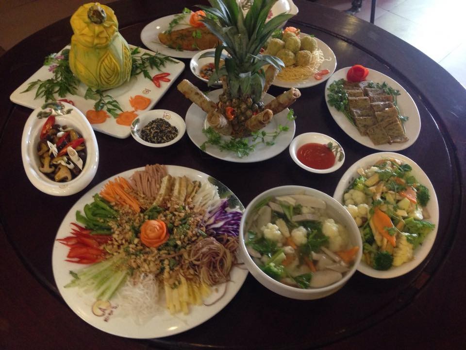 Mùa vu lan: Hàng chay "đắt như tôm tươi" - 1
Giá mâm cỗ chay dao động từ 500 nghìn đồng đến hơn triệu đồng/mâm. Ảnh: Cỗ chay tại gia