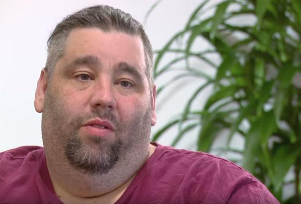 Bi kịch của người đàn ông có của quý khổng lồ - 2 Dan liên tục bị đau, nặng nề ở phần lưng và rất khó di chuyển